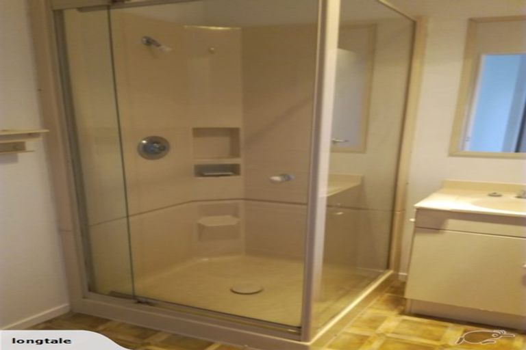 Photo of property in 6 Ashton Fitchett Drive, Brooklyn, Wellington, 6021