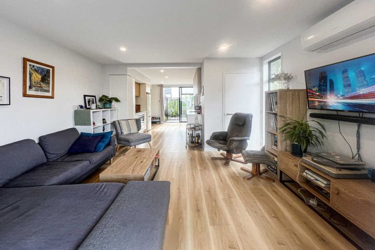 Photo of property in 6/12 New Brighton Road, Shirley, Christchurch, 8061