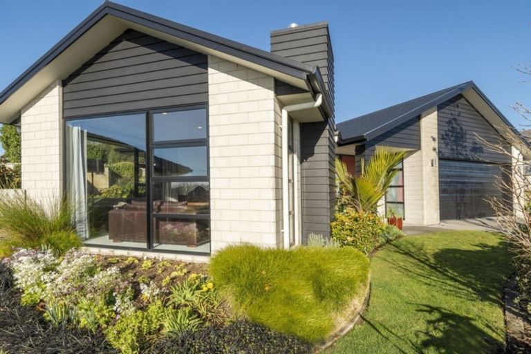Photo of property in 26 Broadwater Close, Pyes Pa, Tauranga, 3112