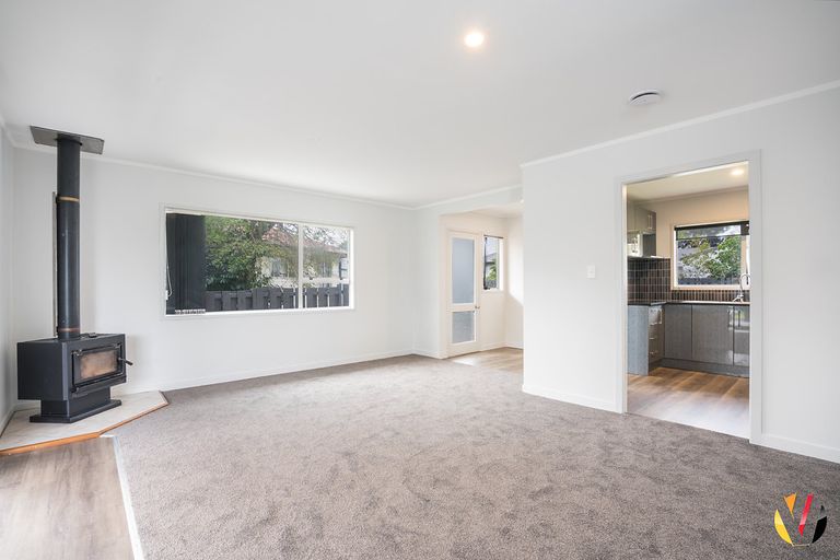 Photo of property in 6 Stoll Place, Clendon Park, Auckland, 2103