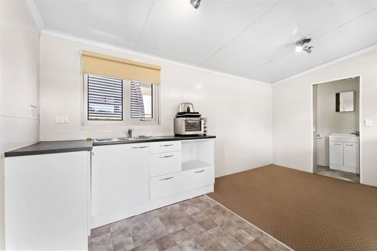 Photo of property in 104 Awa Road, Kumeu, 0891