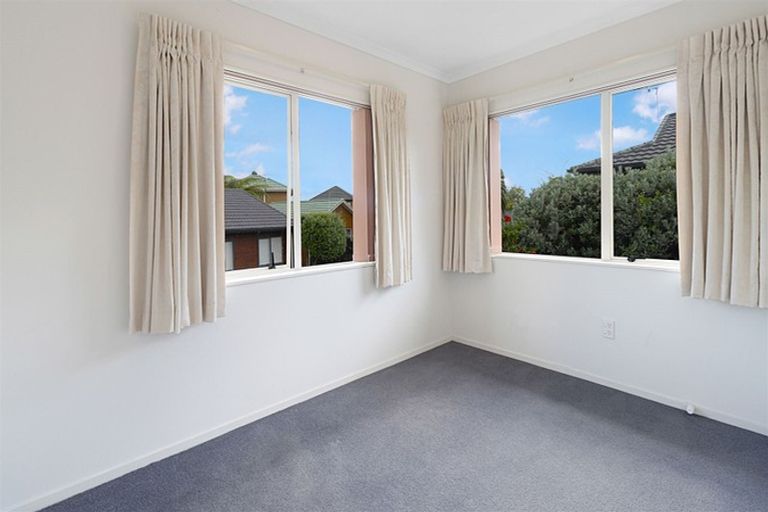 Photo of property in 20 Ryehill Close, New Lynn, Auckland, 0600