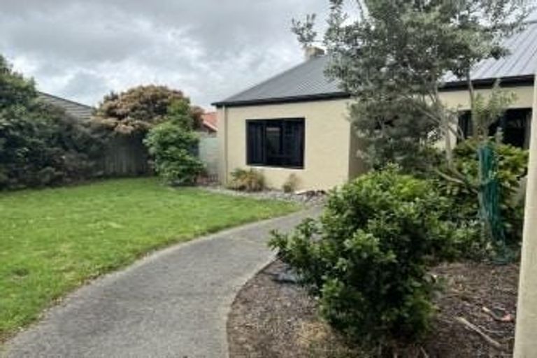 Photo of property in 73 Guildford Drive, Paraparaumu, 5032