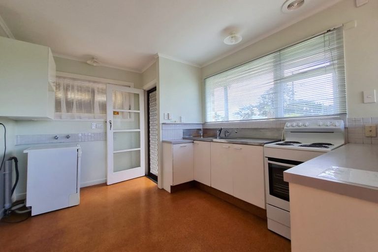 Photo of property in 1/177 Glenfield Road, Hillcrest, Auckland, 0627