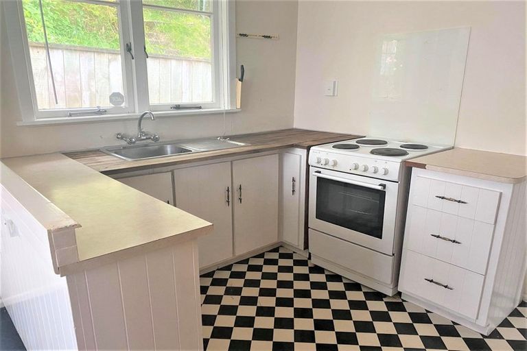 Photo of property in 65 Thomas Street, Stokes Valley, Lower Hutt, 5019