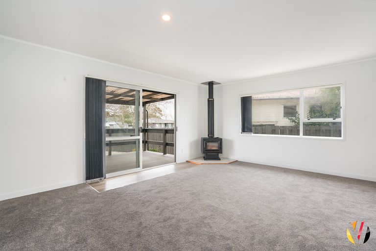 Photo of property in 6 Stoll Place, Clendon Park, Auckland, 2103
