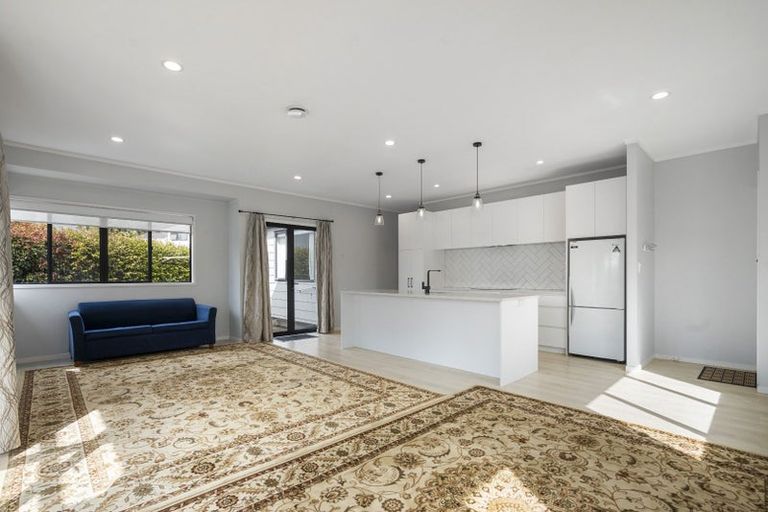 Photo of property in 4a Barron Drive, Green Bay, Auckland, 0604