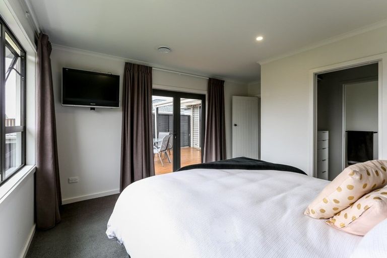 Photo of property in 15 Tainui Street, Welbourn, New Plymouth, 4312