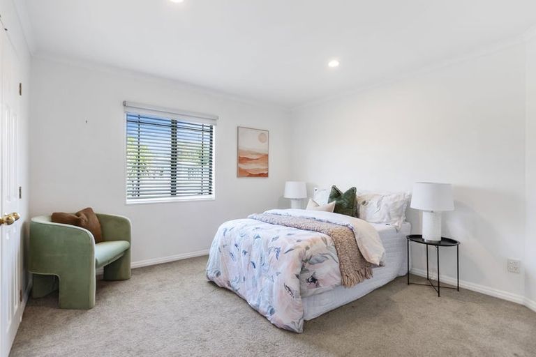 Photo of property in 28a Woodstock Road, Forrest Hill, Auckland, 0620