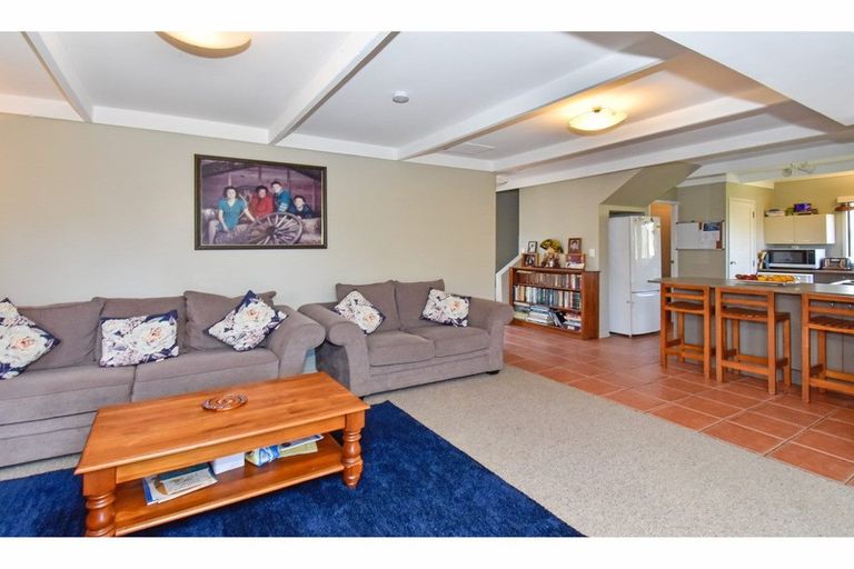 Photo of property in 2/10 Mcinnes Road, Weymouth, Auckland, 2103