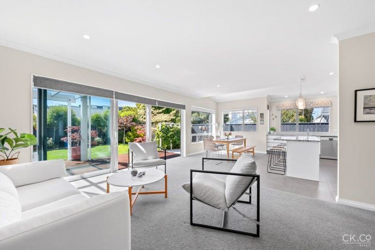 Photo of property in 8d Glen Iris Grove, Woburn, Lower Hutt, 5010