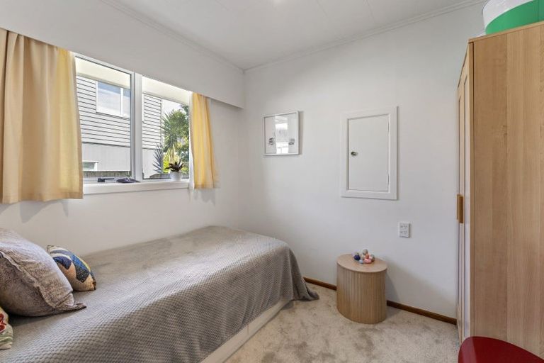 Photo of property in 67 Queens Road, Waikanae Beach, Waikanae, 5036