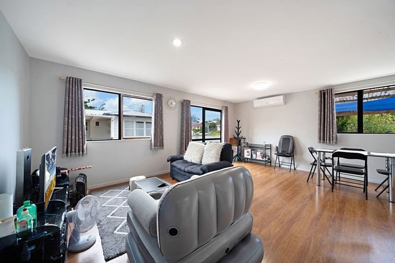 Photo of property in 27 Kohekohe Street, New Lynn, Auckland, 0600