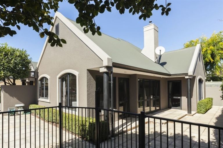 Photo of property in 1/135 Fendalton Road, Fendalton, Christchurch, 8052