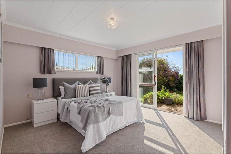 Photo of property in 6c Fairview Place, Westown, New Plymouth, 4310