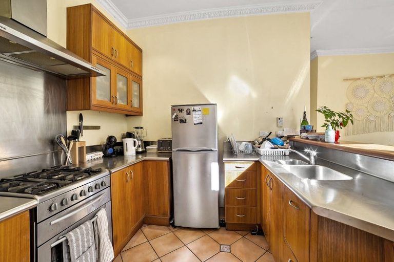 Photo of property in 15 Caroline Street, Mount Victoria, Wellington, 6011