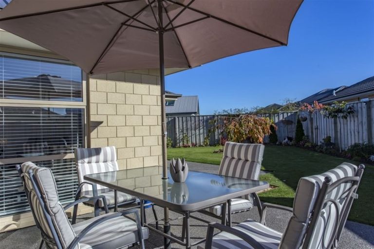 Photo of property in 16 Watkins Drive, Rangiora, 7400