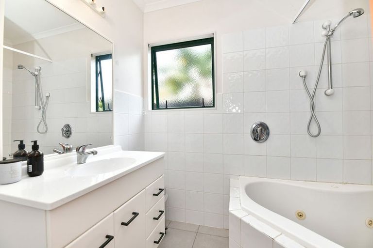 Photo of property in 2/603 Whangaparaoa Road, Stanmore Bay, Whangaparaoa, 0932