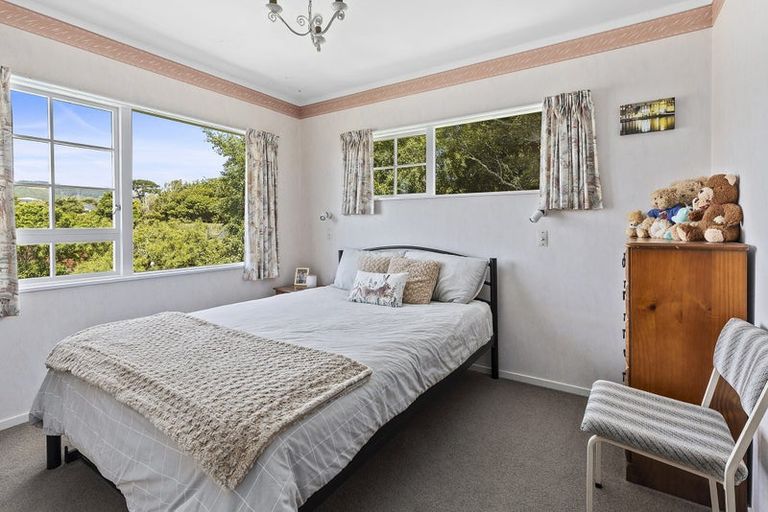 Photo of property in 6 Balliol Drive, Tawa, Wellington, 5028