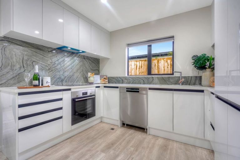 Photo of property in 5/2 Smiths Avenue, Papakura, 2110