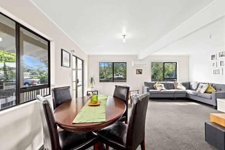 Photo of property in 6 Te Moau Avenue, Parakai, 0830