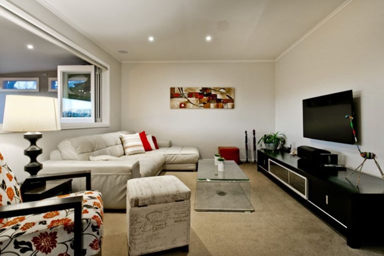 Photo of property in 9 Outlook Road, Greenhithe, Auckland, 0632