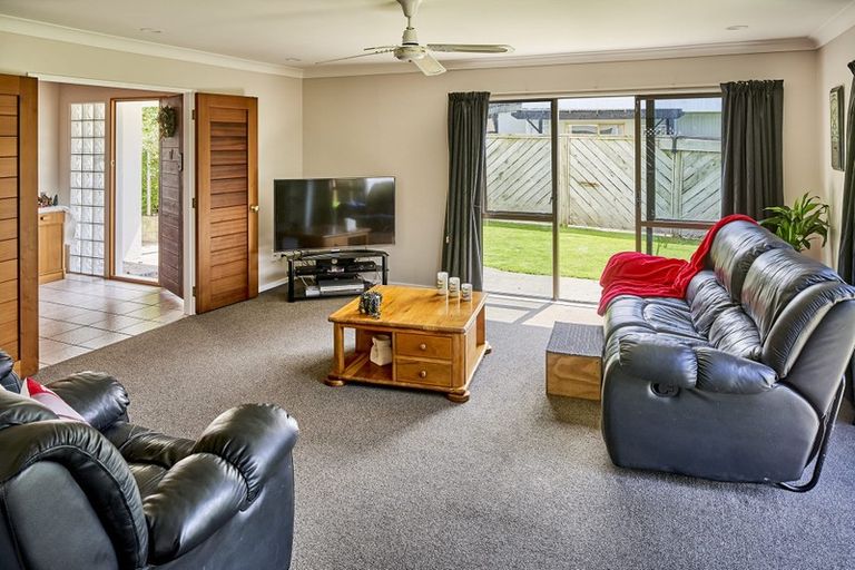 Photo of property in 17 Olivia Crescent, Tawa, Wellington, 5028