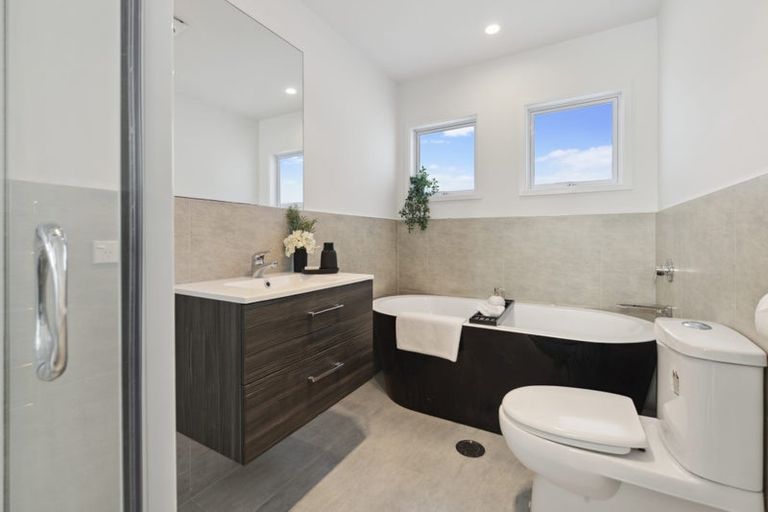 Photo of property in 68 Grove Road, Papakura, 2110