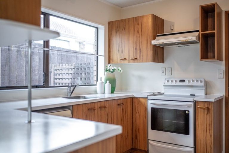 Photo of property in 2/77 Aberfeldy Avenue, Highland Park, Auckland, 2010