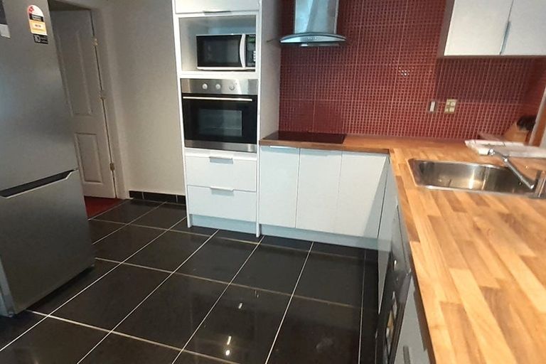 Photo of property in 216 Oriental Parade, Oriental Bay, Wellington, 6011