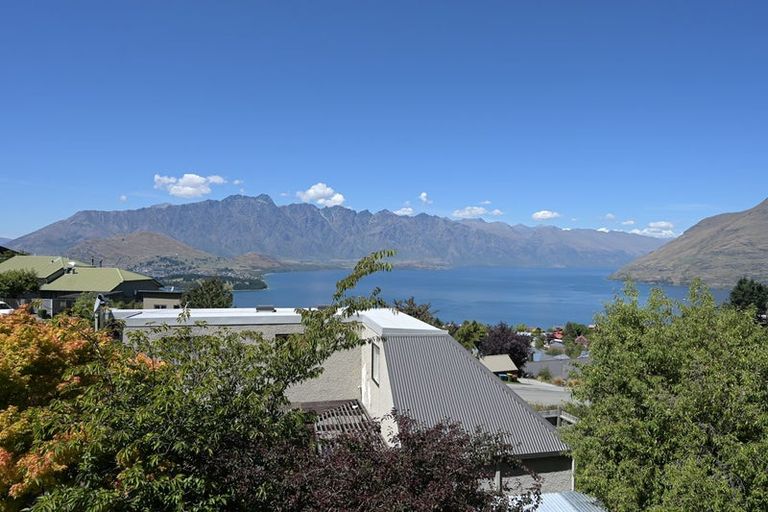 Photo of property in 30 Greenstone Place, Fernhill, Queenstown, 9300