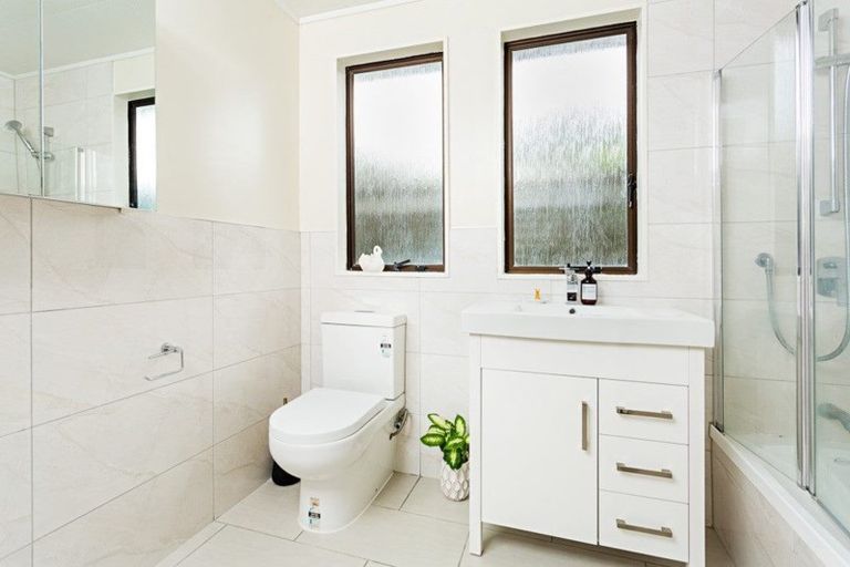 Photo of property in 1/14 Moxham Grove, Massey, Auckland, 0614