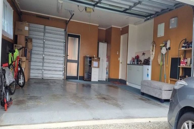 Photo of property in 8 Woodgate Court, Fitzherbert, Palmerston North, 4410