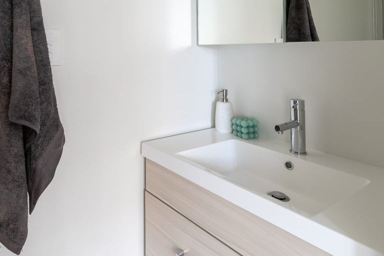 Photo of property in 4/2 Moor Avenue, Te Atatu Peninsula, Auckland, 0610