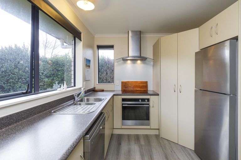 Photo of property in 25 Boston Parade, Kelvin Grove, Palmerston North, 4414