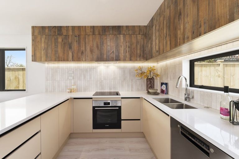 Photo of property in 31 Tiroroa Avenue, Te Atatu South, Auckland, 0610