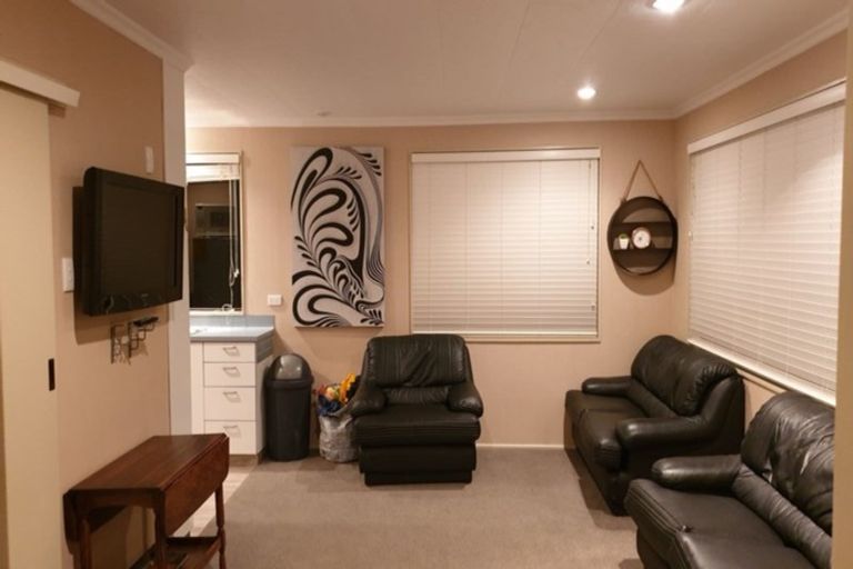 Photo of property in 64 Fifth Avenue, Urenui, 4377