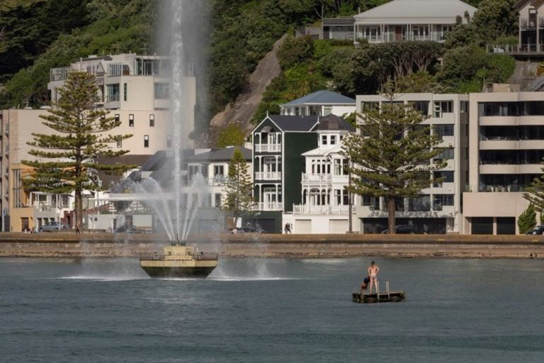 Photo of property in 322 Oriental Parade, Oriental Bay, Wellington, 6011