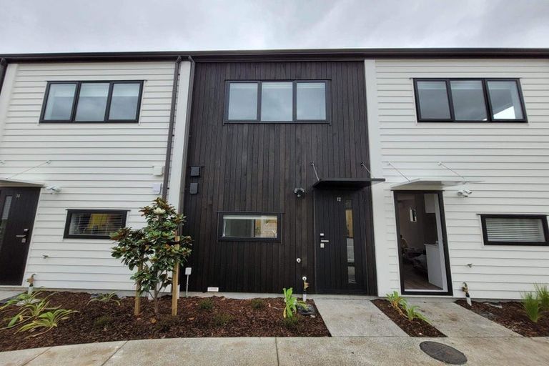 Photo of property in 12 Whakahui Lane, Mangere Bridge, Auckland, 2022