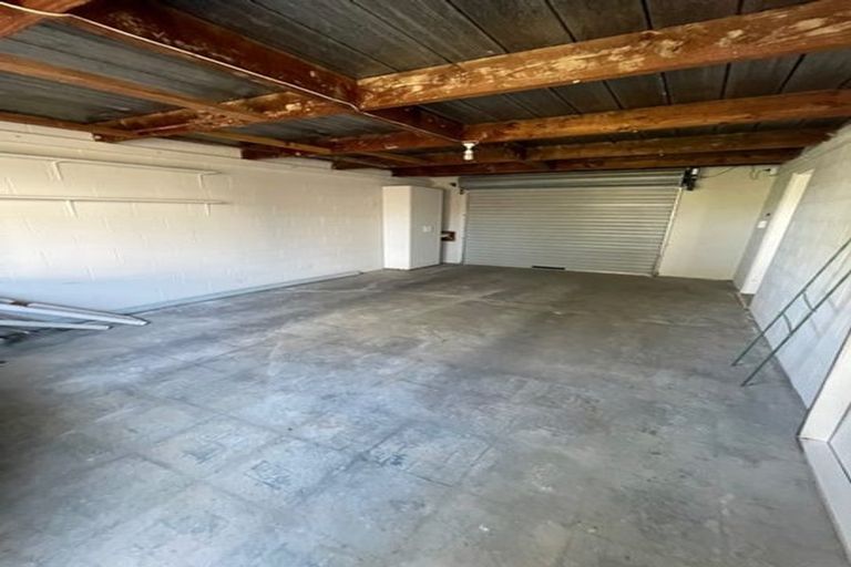 Photo of property in 2/100 Titirangi Road, New Lynn, Auckland, 0600