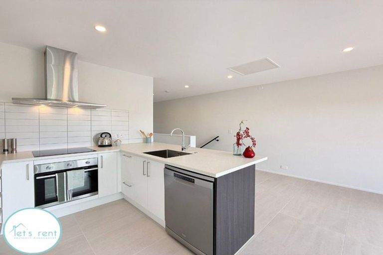 Photo of property in 2 Tara Lane, Manurewa, 2102