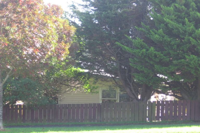 Photo of property in 127 Henderson Valley Road, Henderson, Auckland, 0612