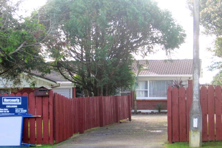 Photo of property in 5 Lilburn Crescent, Massey, Auckland, 0614