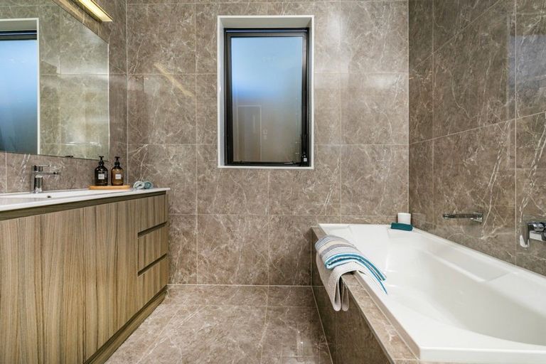 Photo of property in 25 Resolution Drive, Gulf Harbour, Whangaparaoa, 0930