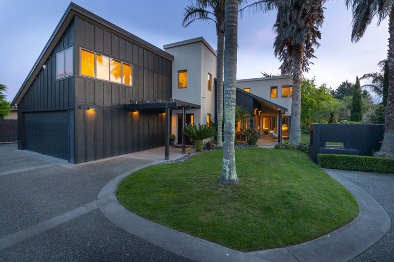 Photo of property in 15 Pastoral Lane, Hokowhitu, Palmerston North, 4410