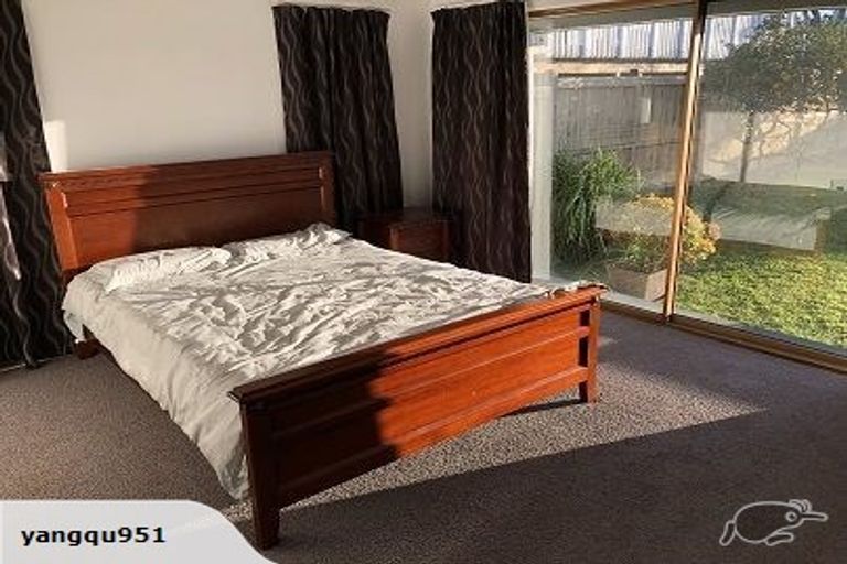 Photo of property in 39 Churchill Road, Murrays Bay, Auckland, 0630