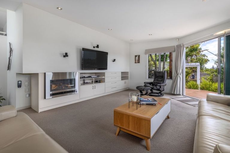 Photo of property in 12 Charlotte Way, Raumati South, Paraparaumu, 5032