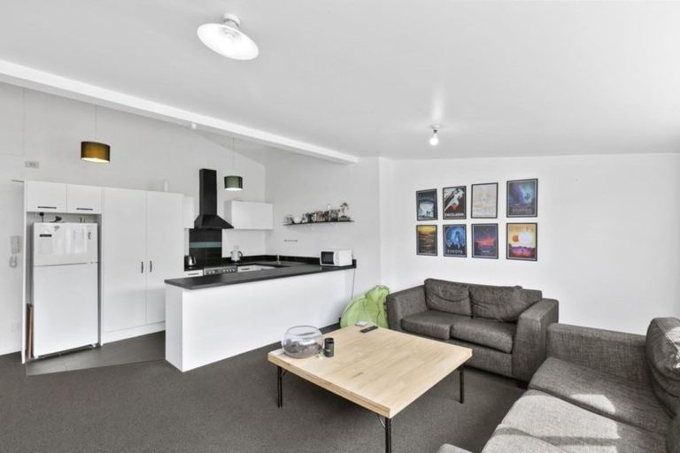 Photo of property in 2/5 Hopper Street, Mount Cook, Wellington, 6011