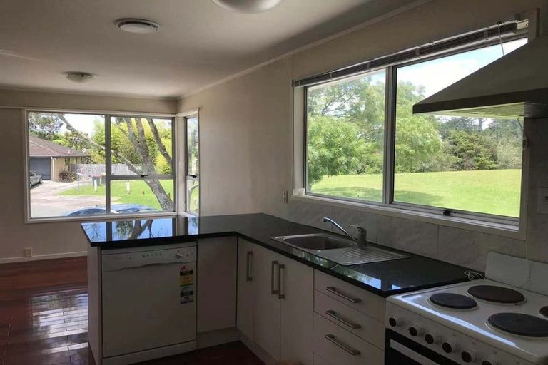 Photo of property in 15 Pixie Place, Pakuranga Heights, Auckland, 2010
