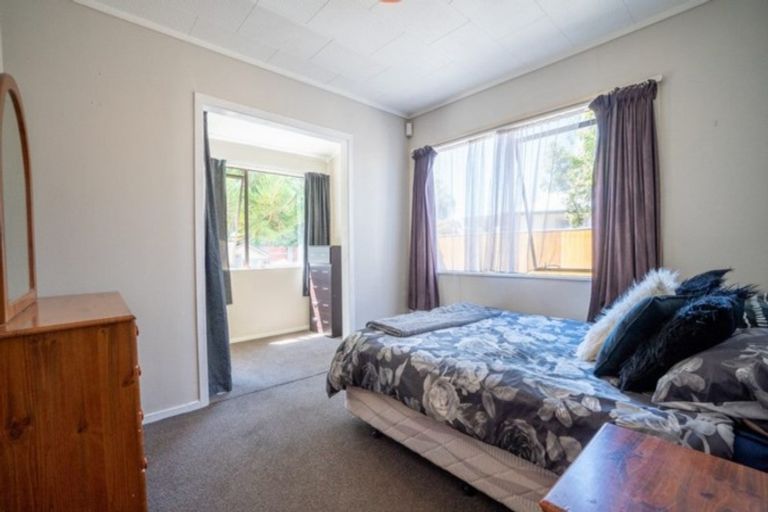 Photo of property in 32 Rosedale Crescent, Cloverlea, Palmerston North, 4412